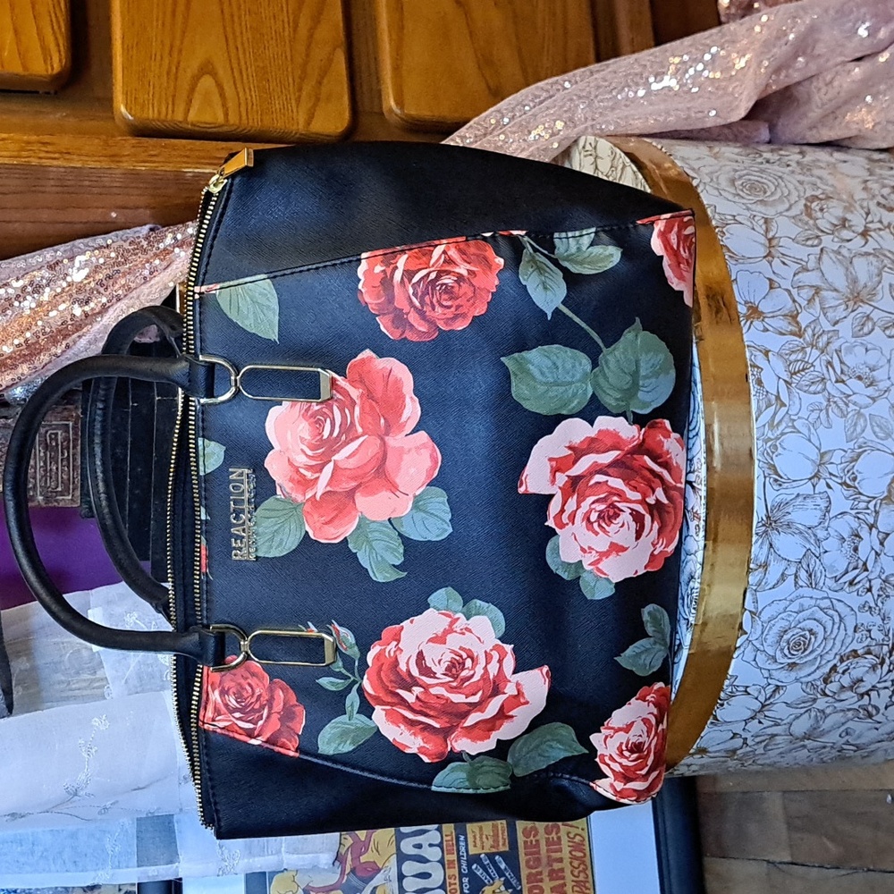 Kenneth Cole Reaction Floral Shoulder Bag. - Picture 2 of 8